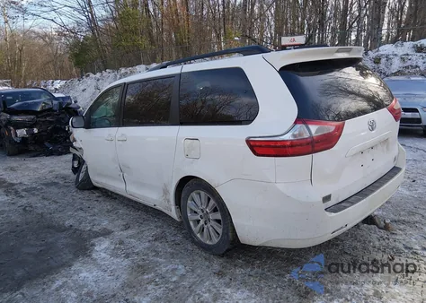 2016 Toyota Sienna Le 7 Passenger z USA, uszkodzony, nr VIN 5TDJK3DC3GS131614